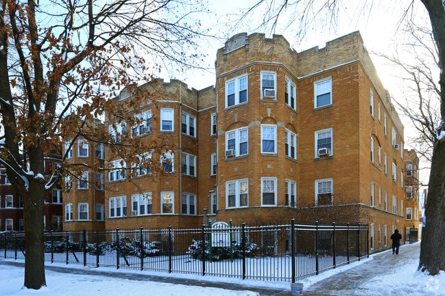 Primary Photo - Chase-Paulina Apartments