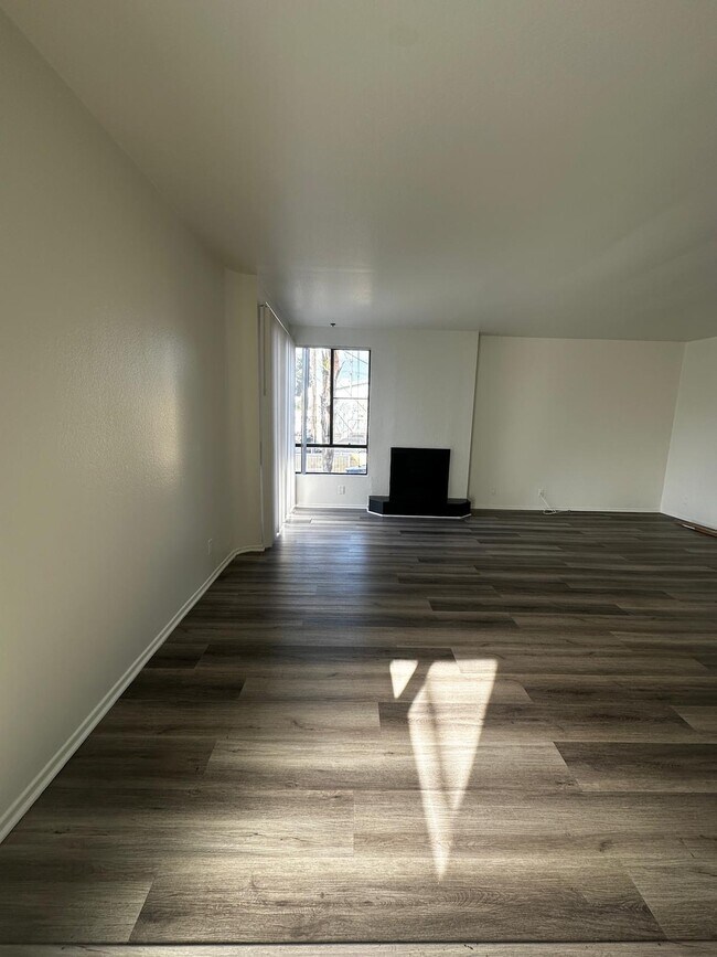 Building Photo - 4343 Whitsett Ave