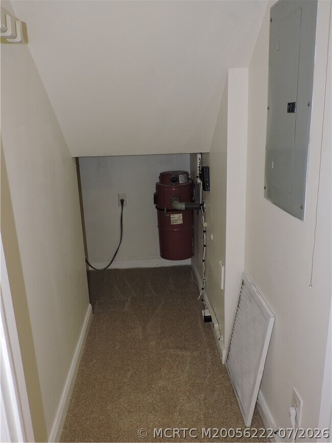 Building Photo - 2865 SW Lakemont Pl