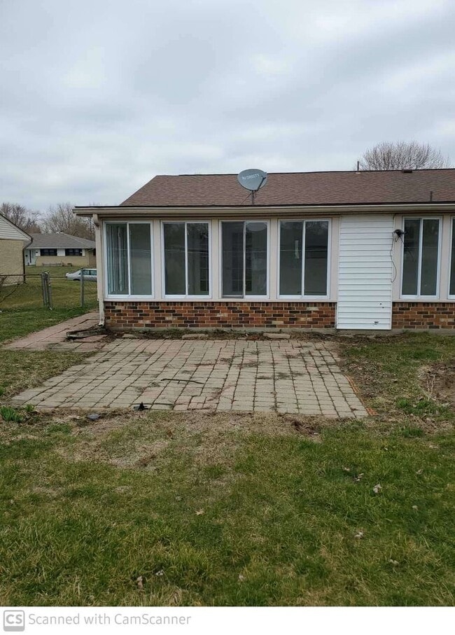Building Photo - Beautiful, spacious 3 bed 2 bath home in E...
