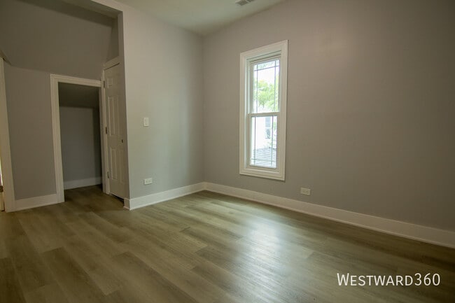 Building Photo - 7527 S Stewart Ave
