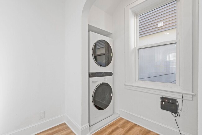 Building Photo - 5 Lienau Pl