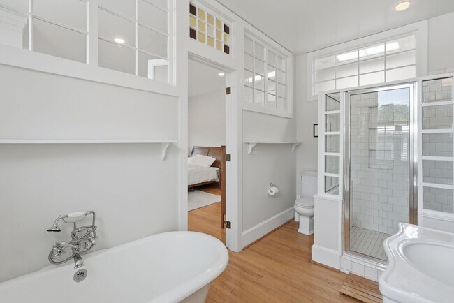 Building Photo - Capitol Hill Victorian Home | 3 Bed | 2.5 Bath | 2,700 Sf | Patio & Screened-In Porch | 2 Surface...