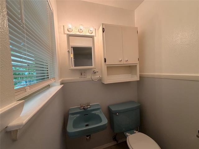 Building Photo - 825 Bryan Dr