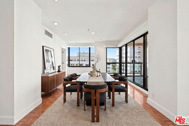 Building Photo - 10724 Wilshire Blvd
