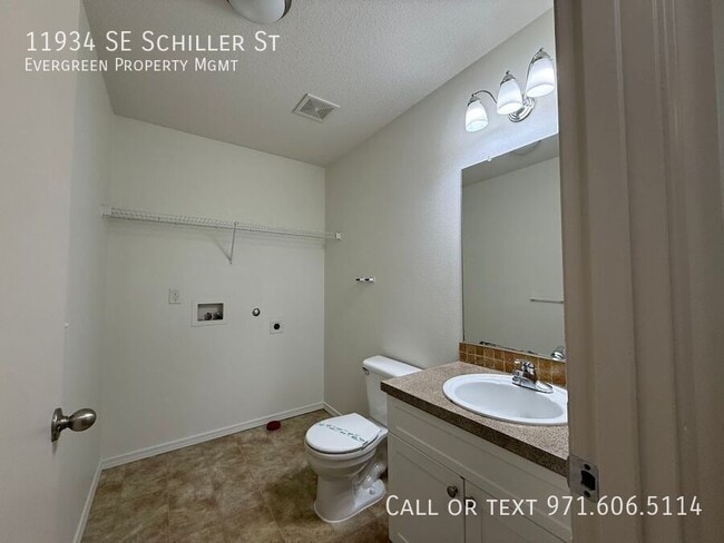 Building Photo - 11934 SE Schiller St