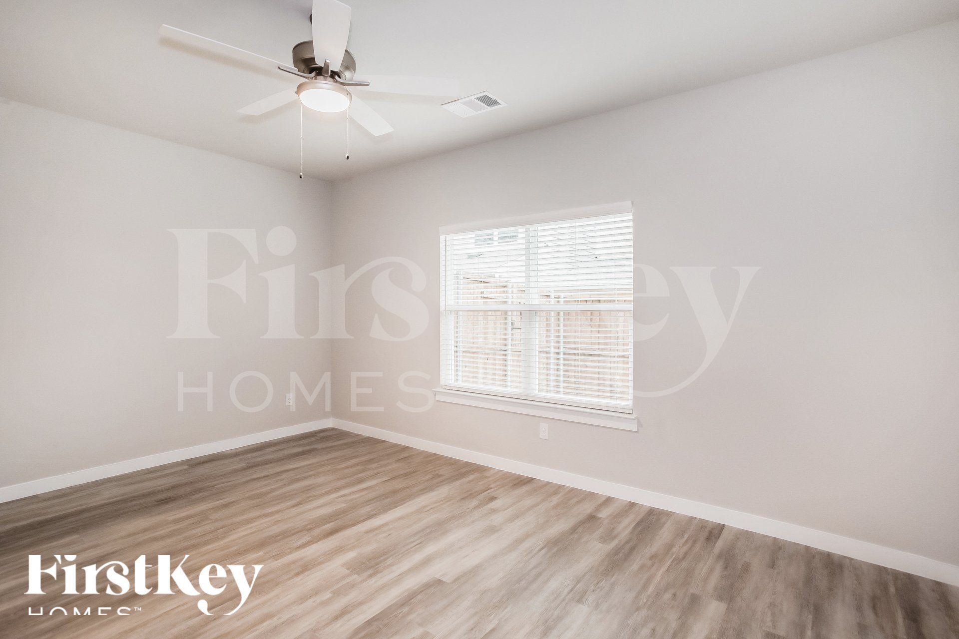 Building Photo - 323 Niki Dr