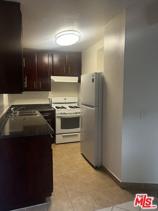 Building Photo - 10540 Balboa Blvd