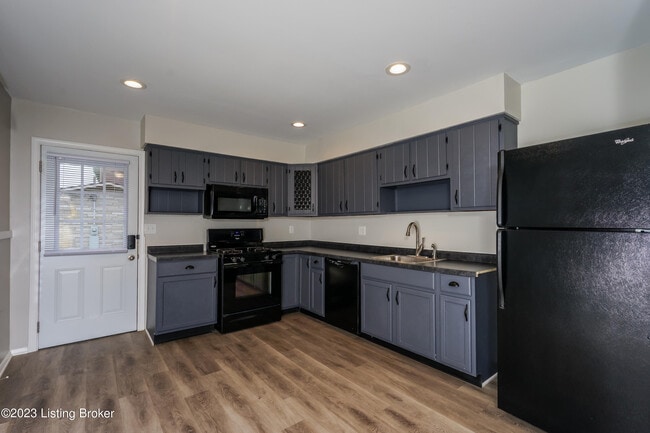 Building Photo - 634 Overdale Dr