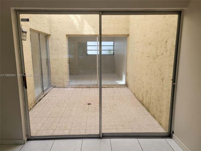 Building Photo - 14389 SW Kendale Lakes Cir