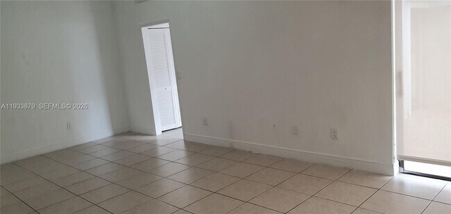 Building Photo - 6702 SW 152nd Pl