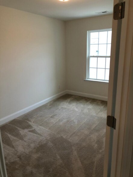 Building Photo - 68 E Porthaven Way