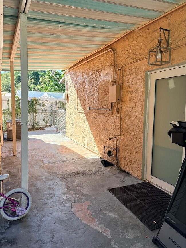 Building Photo - 1560 NW 25th Ave