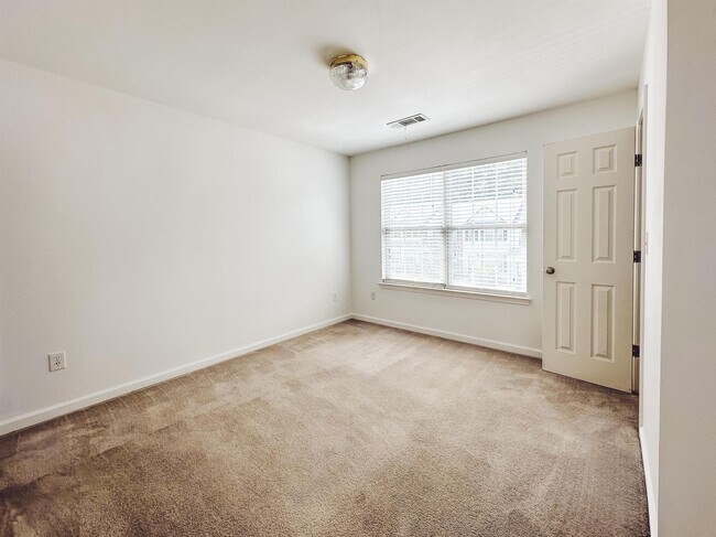 Building Photo - 3247 Hidden Cove Cir NW