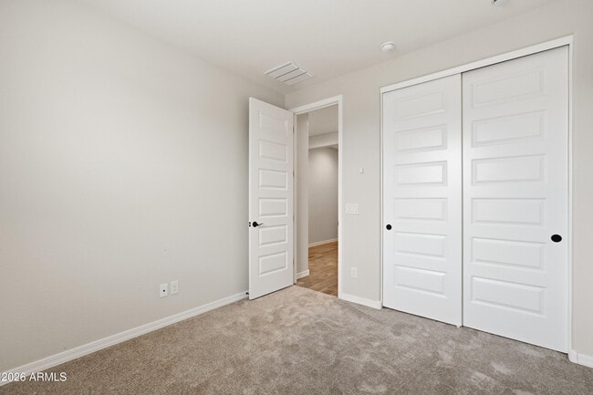 Building Photo - 932 W Macaw Dr