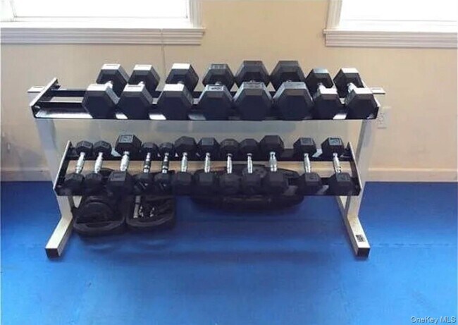 Building Photo - 3 Cross St