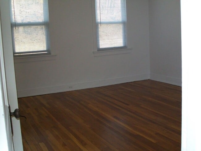 Building Photo - Available May 1, 2026. FLEXIBLE LEASE TERM!  Lease can end April 28, 2027, May 29, 2027 or June 2...