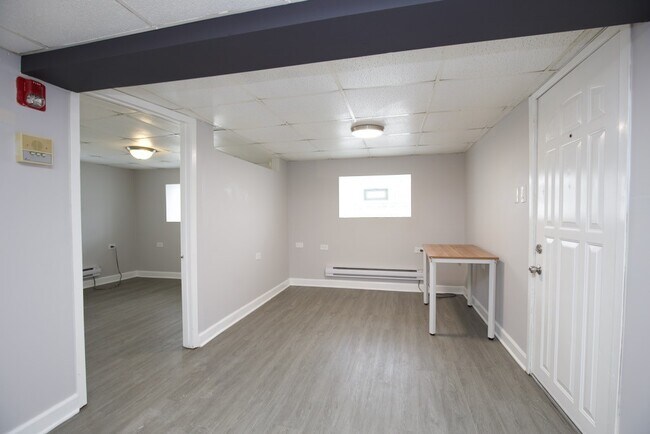 Building Photo - 3521 W Grace St