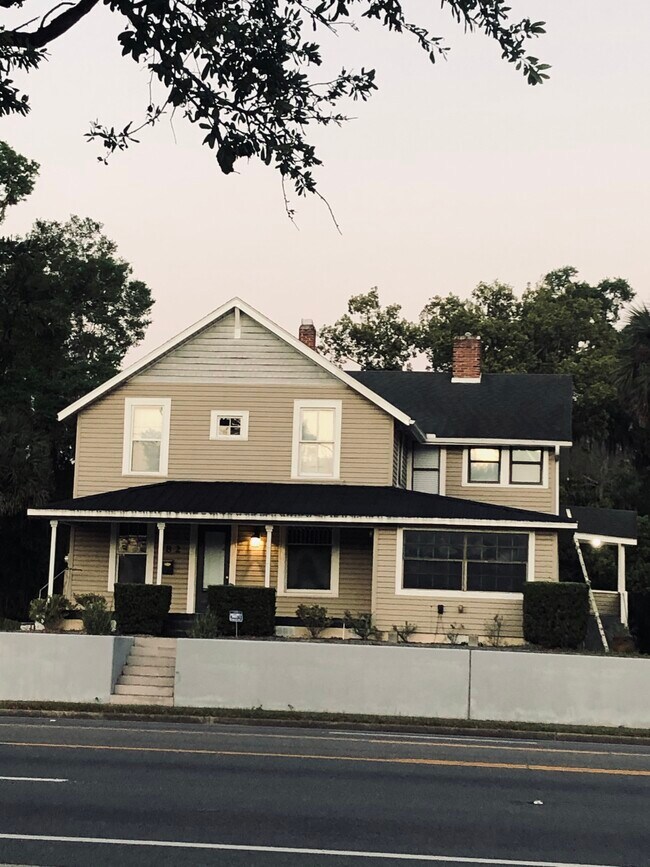 Building Photo - 582 N Volusia Ave