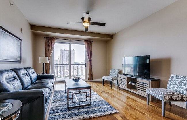 Building Photo - 215 Center St