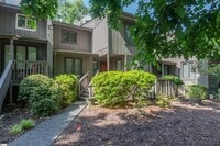 Building Photo - 130 Inglewood Way