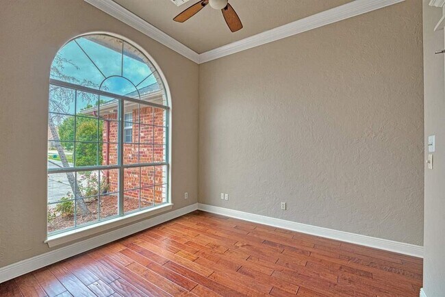 Building Photo - Amazing Home in Desirable Location