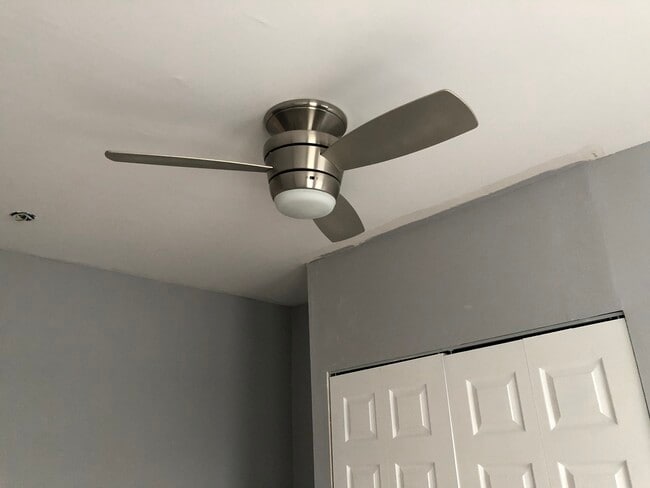 Building Photo - 405 S Vincent St