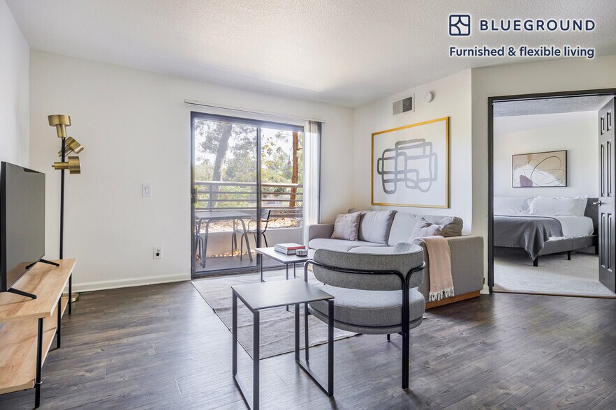 Primary Photo - 10983 Bluffside Dr