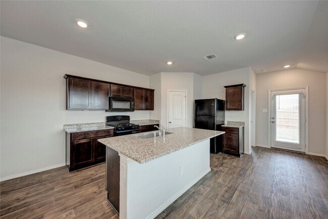 Building Photo - 105 Calgary Ln