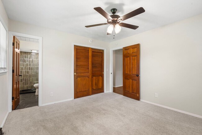 Building Photo - 4267 S Ridgecrest Dr