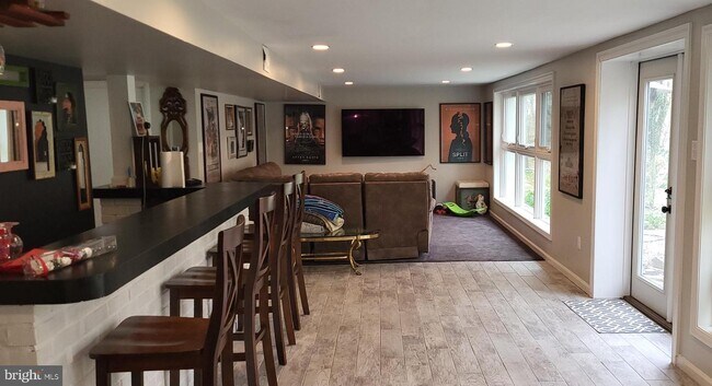Building Photo - 1235 Hunt Club Ln