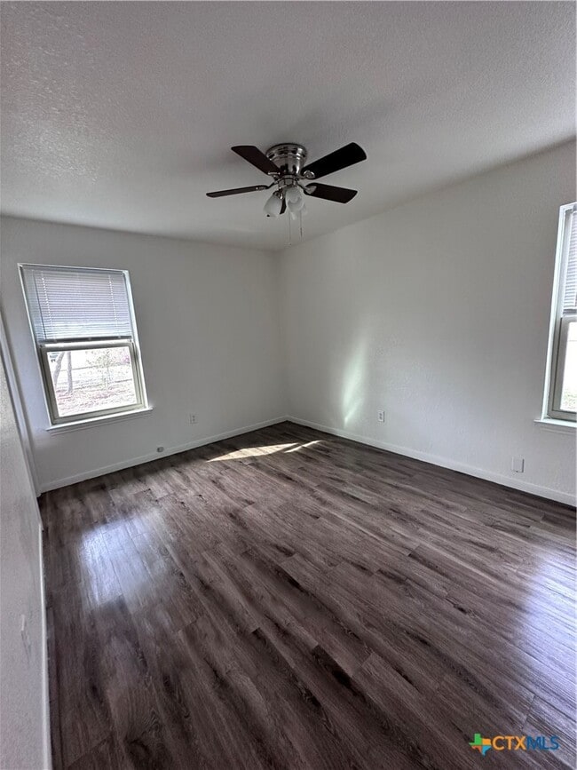 Building Photo - 1417 Janet Ln