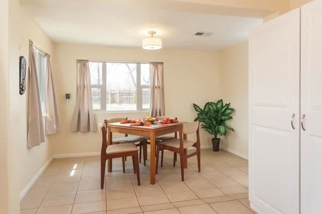 Building Photo - 3 BEDROOM, 1 BATH, 2 CAR-GARAGE HOME ON LA...