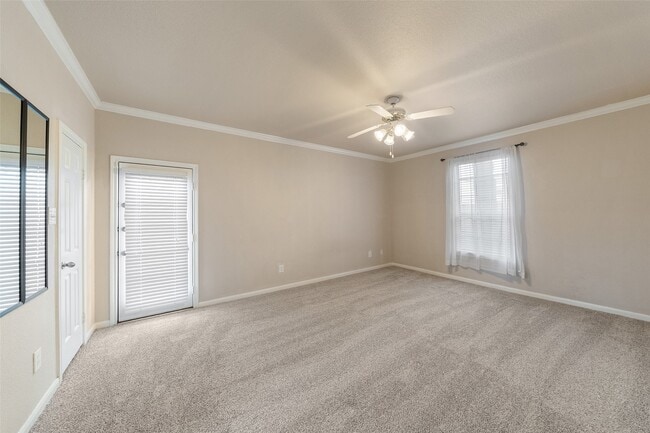 Building Photo - 2255 Braeswood Park Dr