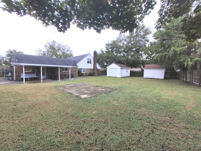 Building Photo - Spacious 5-Bedroom Home in Virginia Beach ...