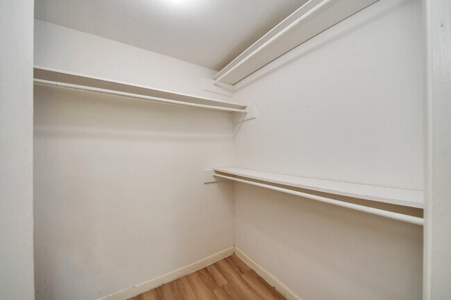 Building Photo - 1059 Country Pl Dr