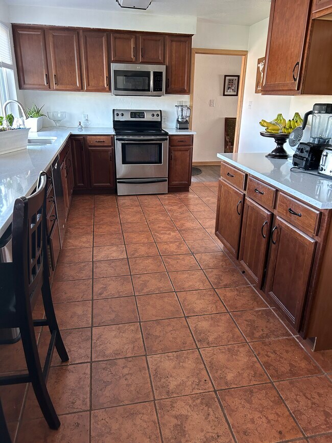 Building Photo - 892 N 1260 E