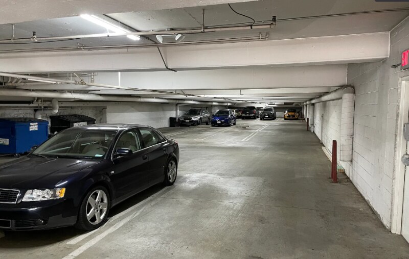 Building Photo - 12712 Moorpark St