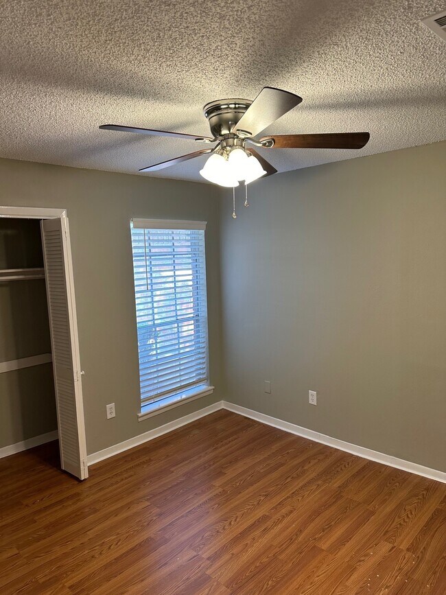 Building Photo - 25402 Sugar Valley Ln