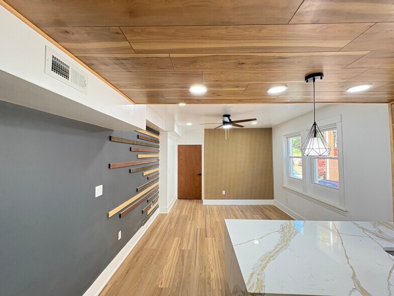 Building Photo - 5834 Phillips Ave