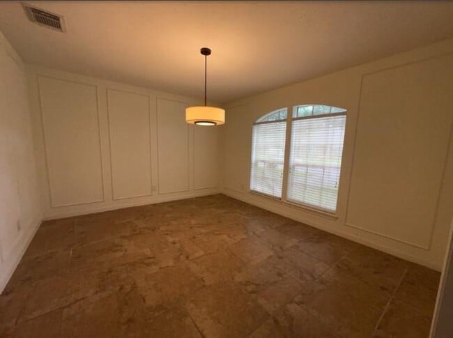 Building Photo - 2502 Fairwind Dr