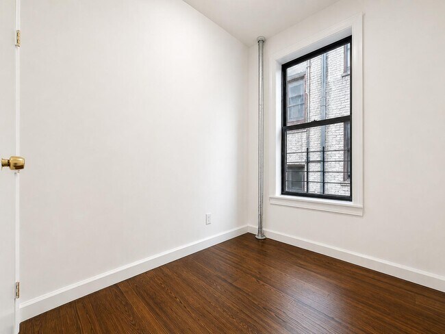 Building Photo - 529 W 151st St