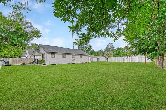 Building Photo - 7119 Farnsworth St