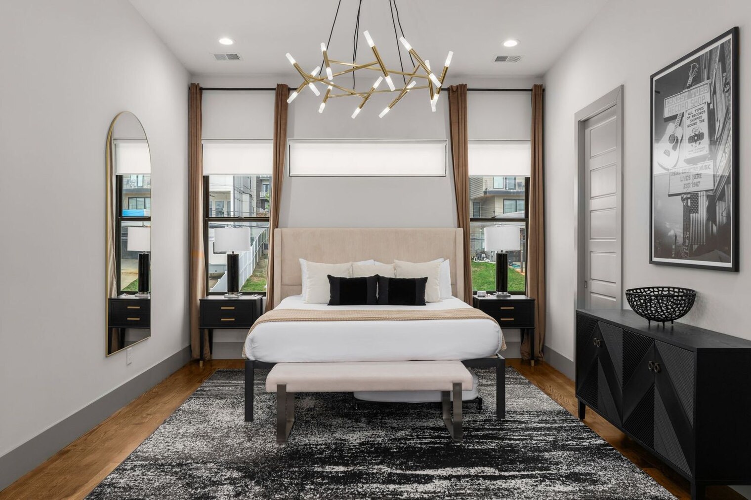 Building Photo - 1025 Southside Ct