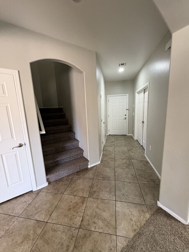 Building Photo - 2,500 sq ft 4 bedroom + Den home in Rancho Sahuarita