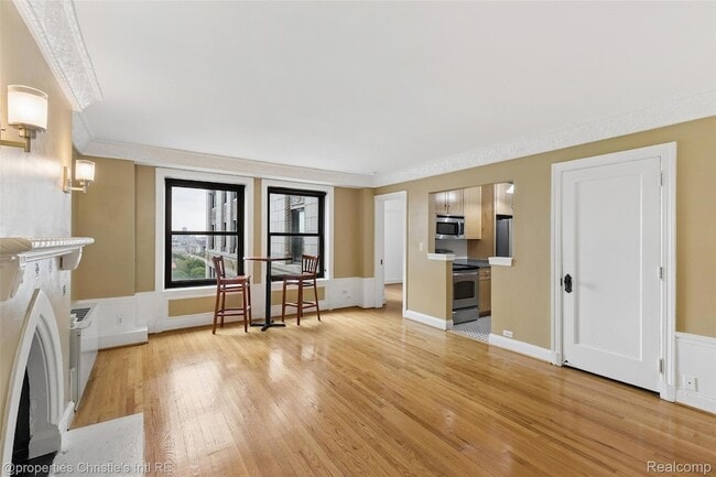 Building Photo - 15 E Kirby St