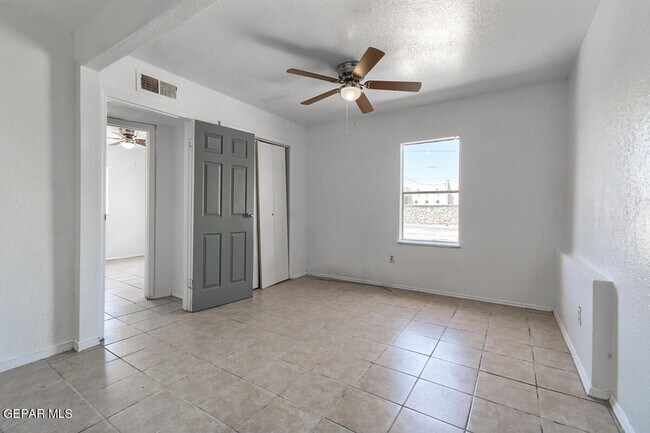 Building Photo - 385 Mireles Ct