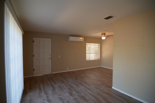 Building Photo - Remodeled 1 Bedroom 1 Bath House! Central Tucson Location!