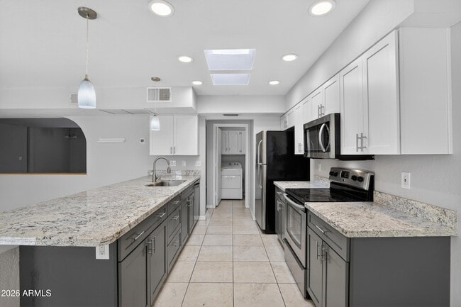 Building Photo - 6843 E Redfield Rd