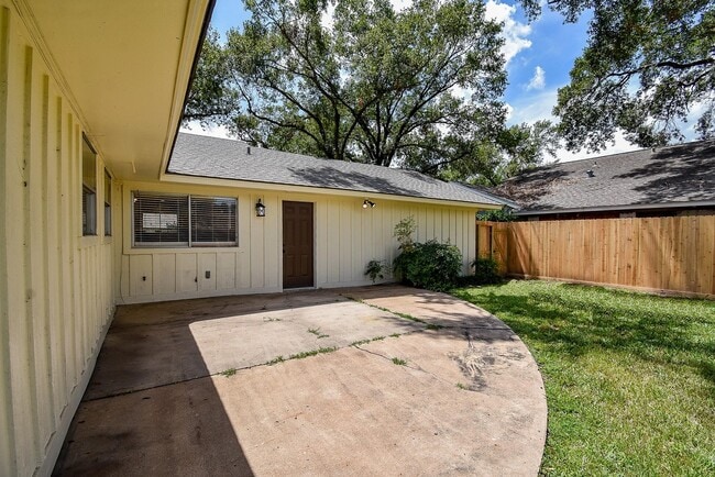 Building Photo - 10030 Haddington Dr